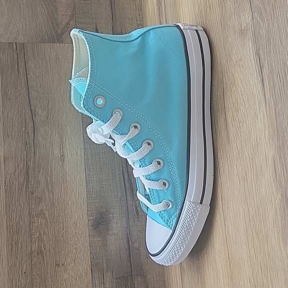 Converse high top Brand new in the box no lid. - Picture 10 of 13